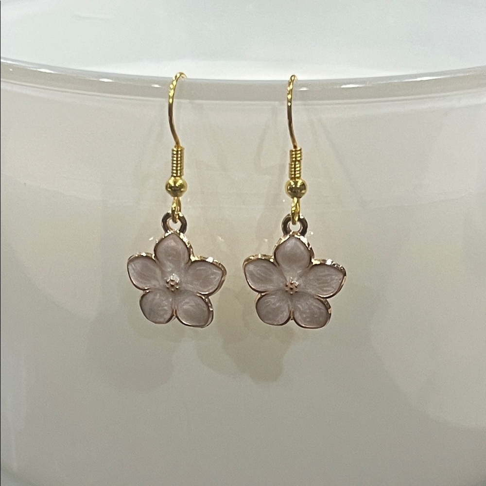Elegant Gold and Cream Flower Earrings